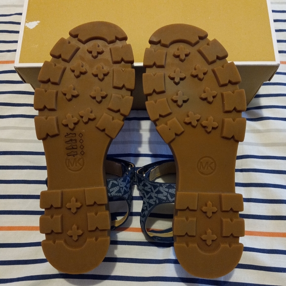 Michael Kors Ridley Lug Sole Sandals - Picture 5 of 16